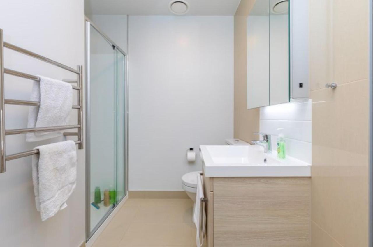 Modern 2 Bedroom Apartment 1 Minute To Skytower Окленд Экстерьер фото