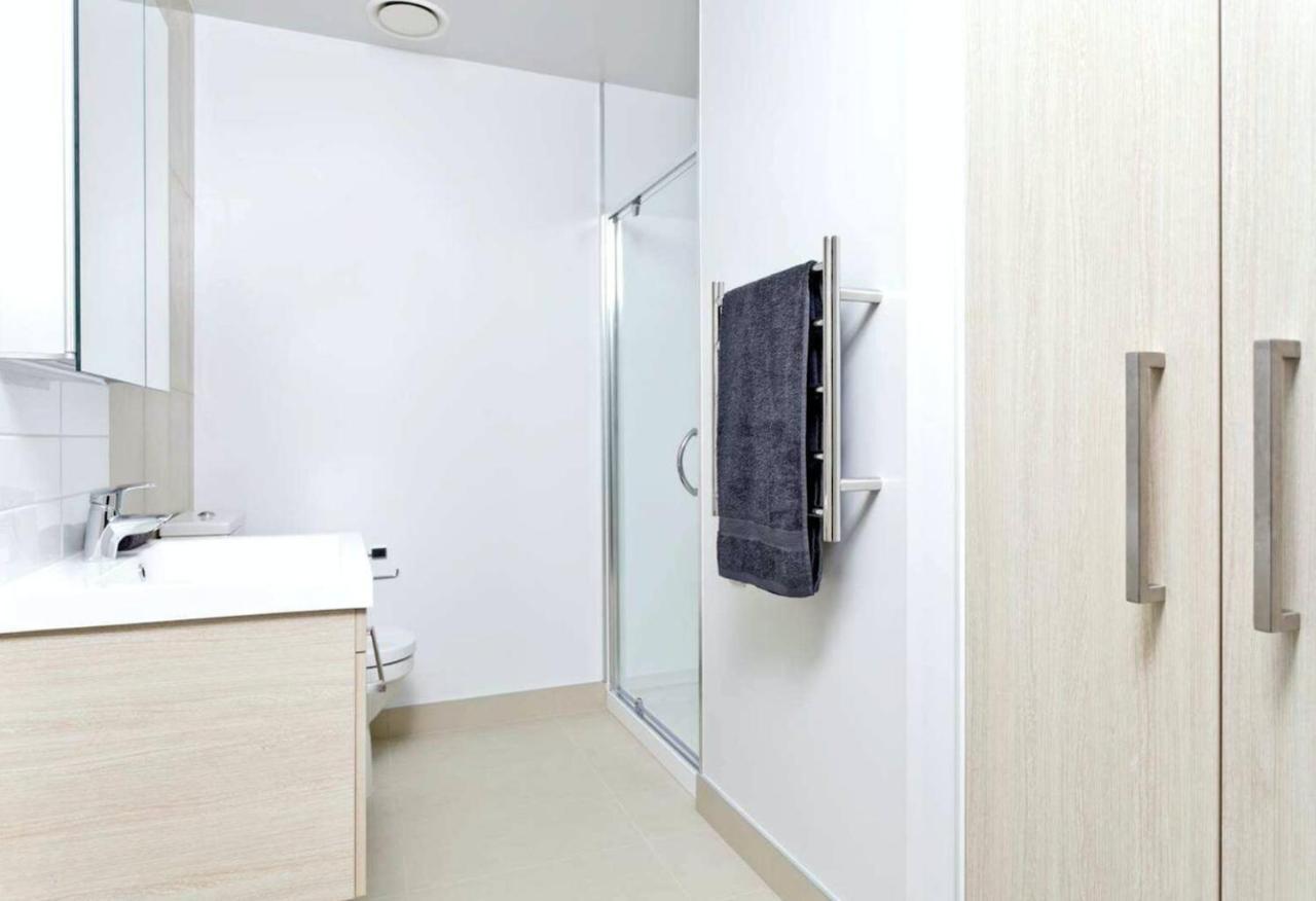 Modern 2 Bedroom Apartment 1 Minute To Skytower Окленд Экстерьер фото